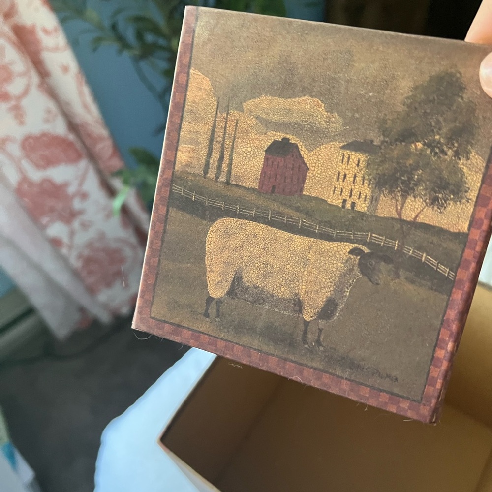 Farmhouse nesting boxes - Picture 6 of 11